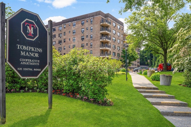 505 Central Ave Unit 609, White Plains, NY 10606 - surrounding community with a lawn