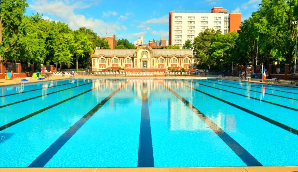 327 E 3rd St Unit 2A, New York Manhattan, NY 10009 - view of community pool