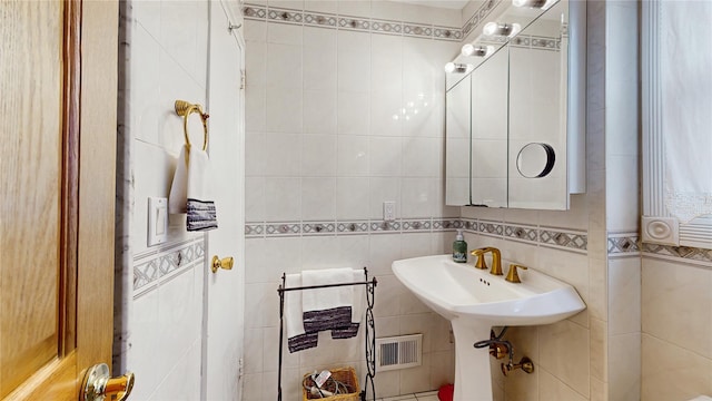 81 Avondale Rd, Yonkers, NY 10710 - bathroom featuring tile walls