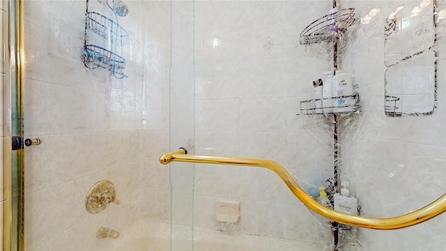 81 Avondale Rd, Yonkers, NY 10710 - full bath featuring combined bath / shower with glass door