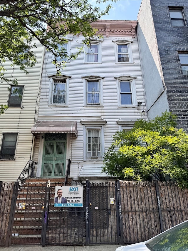 21 Jefferson St, Brooklyn, NY 11206 - view of front of property featuring a fenced front yard
