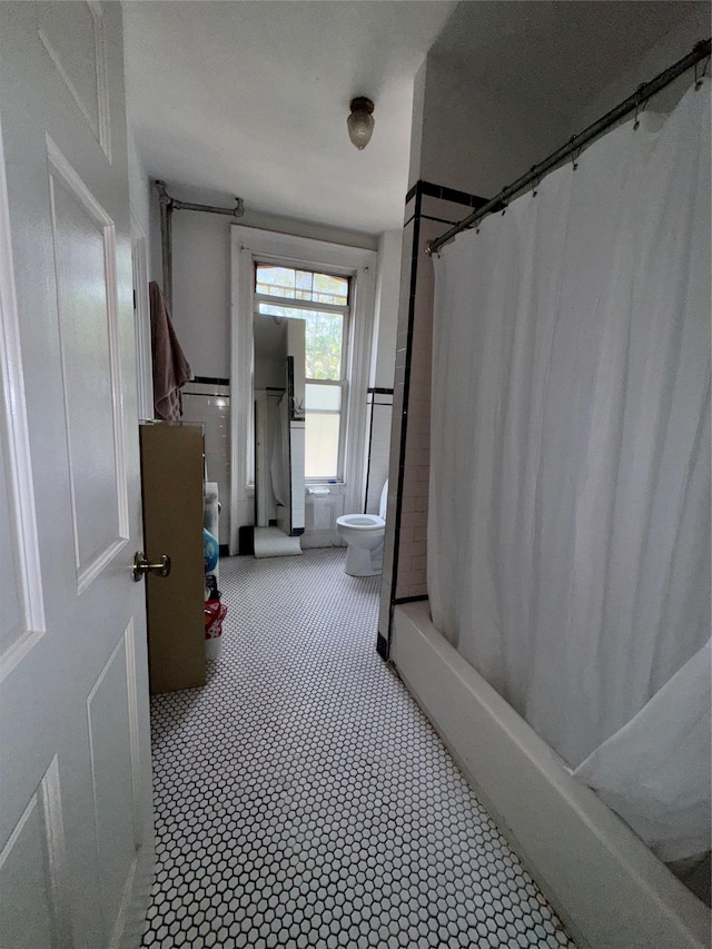 21 Jefferson St, Brooklyn, NY 11206 - bathroom with shower / bathtub combination with curtain and toilet