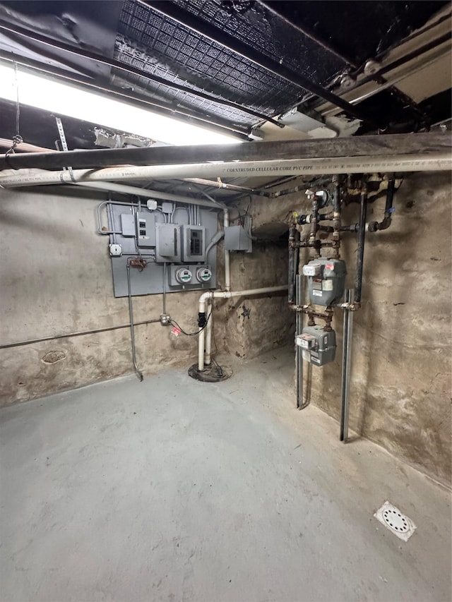 21 Jefferson St, Brooklyn, NY 11206 - unfinished below grade area with gas meter