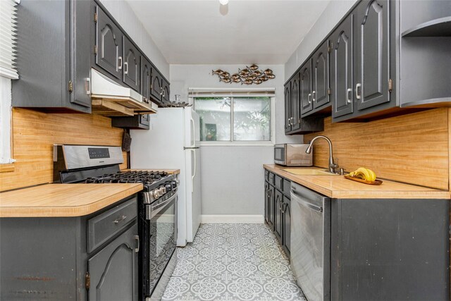 52 Newkirk Rd, Yonkers, NY 10710 - kitchen featuring stainless steel appliances, under cabinet range hood, decorative backsplash, light countertops, and gray cabinetry