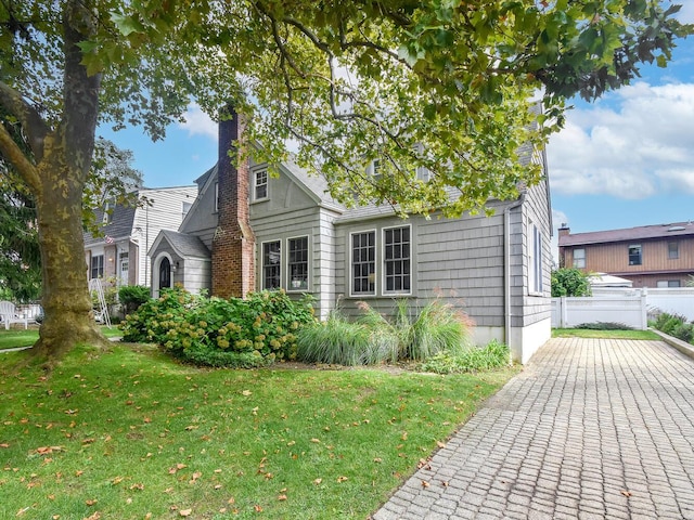 20 Oldwood Rd, Port Washington, NY 11050 - view of side of home with a chimney