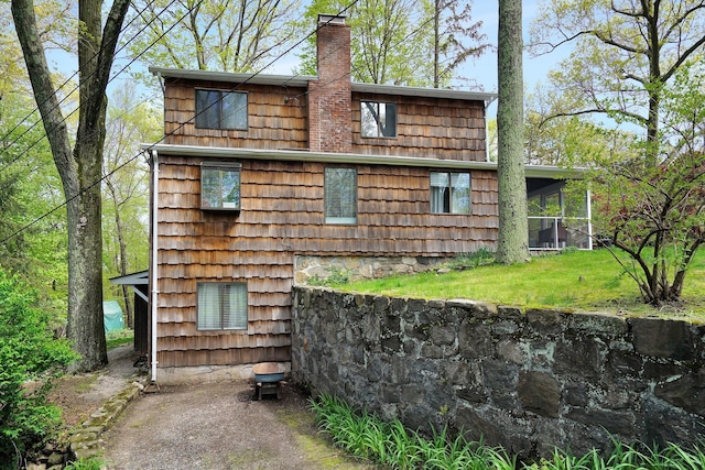 23 Cedar Ledges, Putnam Valley, NY 10579 - rear view of house with a chimney