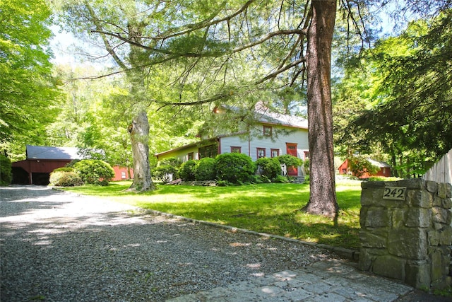 view of front facade with a front lawn
