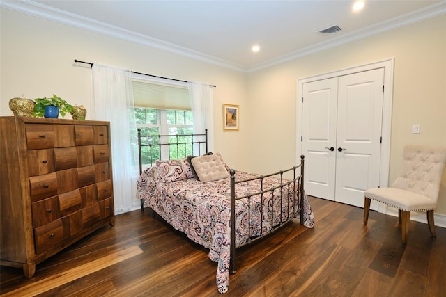 77 Crabapple Rd, Manhasset, NY 11030 - bedroom with dark wood finished floors, crown molding, a closet, and recessed lighting