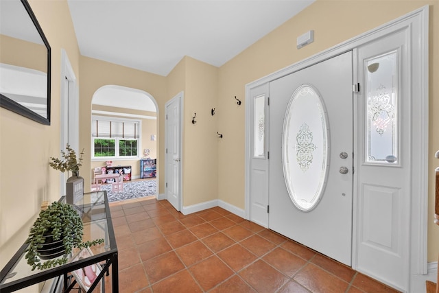 2 SE Ct, Wallkill, NY 12589 - foyer entrance featuring arched walkways and tile patterned flooring