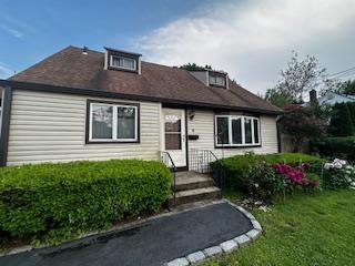 8 Hickory St, Central Islip, NY 11722 - photo 7