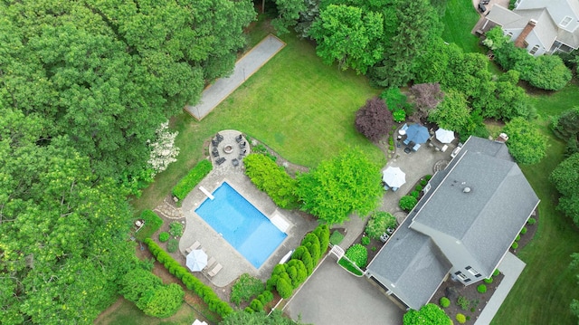 15 Hermitage St, Wading River, NY 11792 - bird's eye view of a pool
