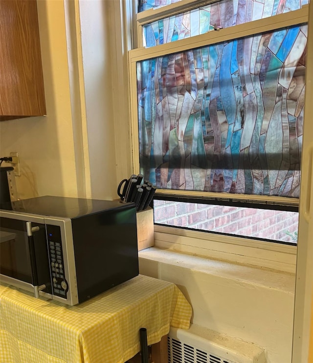 118-60 Metropolitan Ave Unit 1J, Kew Gardens, NY 11415 - detailed view of stainless steel microwave