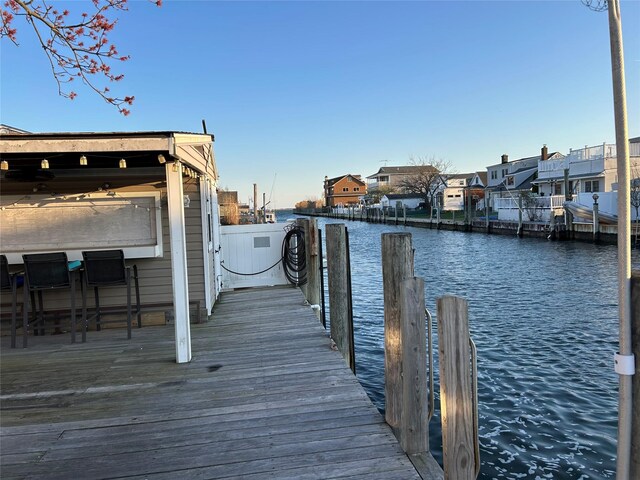 330 E Dr, Copiague, NY 11726 - photo 18