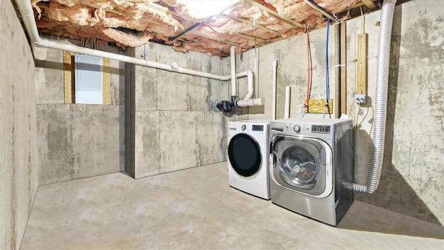 35 Terrace Ln Unit 35, Patchogue, NY 11772 - laundry area with washer and dryer
