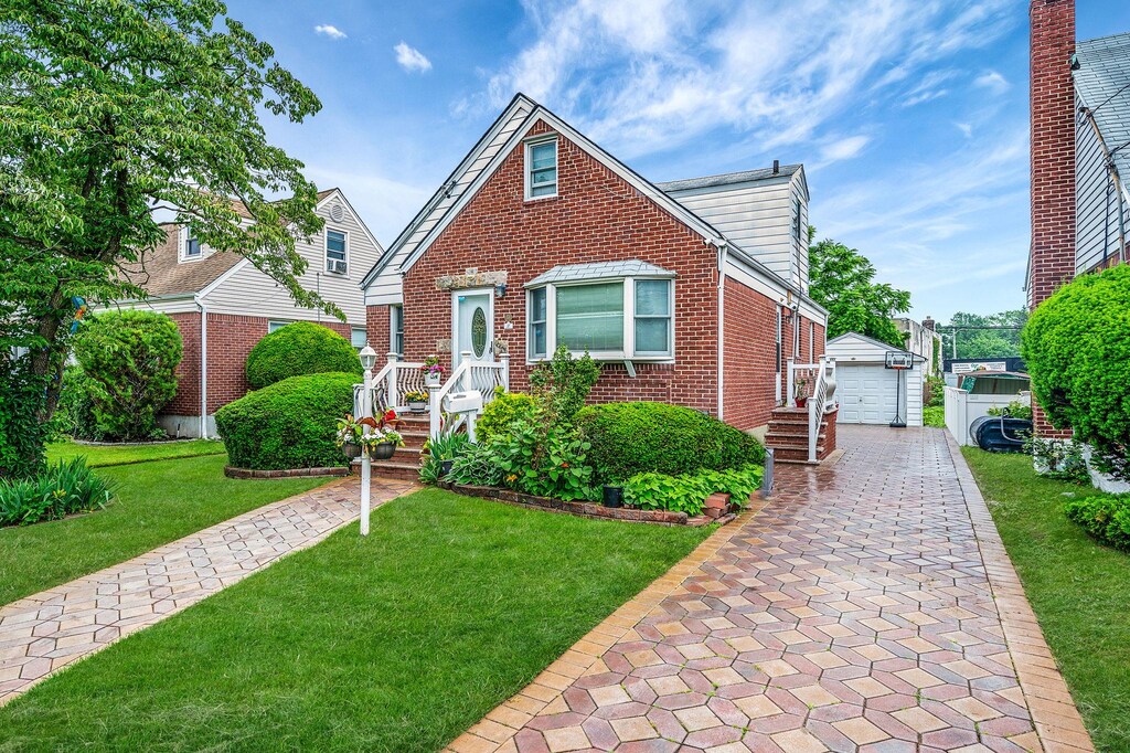 58 N Rockaway Ave, Lynbrook, NY 11563 - photo 1