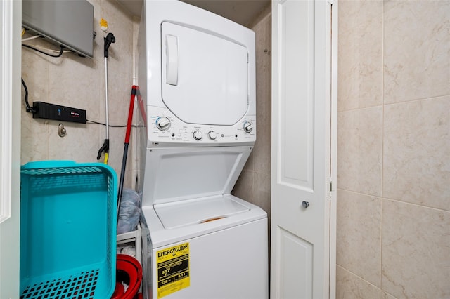 41 Wellington Ct Unit 1L, Staten Island, NY 10314 - laundry area featuring stacked washer / dryer and tile walls