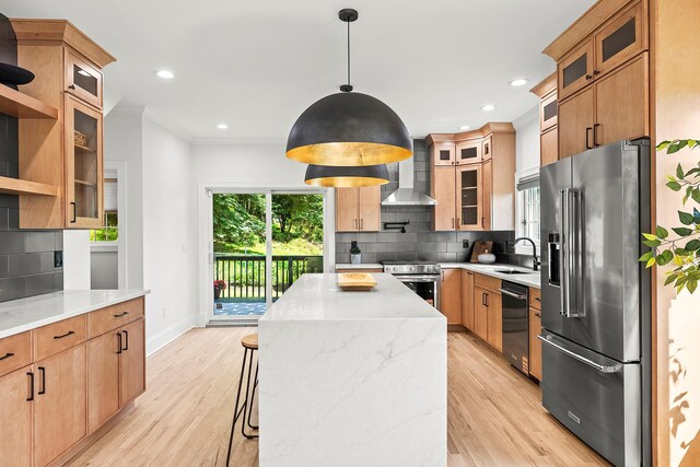 2022 Van Cortlandt Cir, Yorktown Heights, NY 10598 - kitchen featuring stainless steel appliances, light wood finished floors, tasteful backsplash, a center island, and crown molding