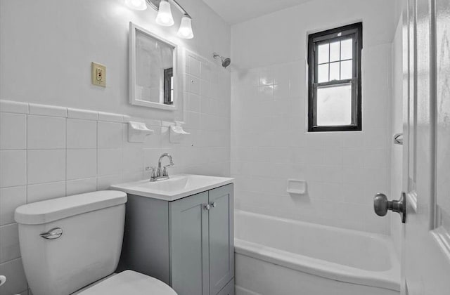67-47 136th St Unit A, Kew Garden Hills, NY 11367 - full bath featuring vanity, shower / tub combination, and tile walls