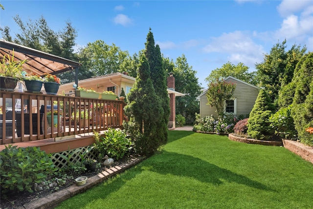 6 Grey Rock Ct, Bethpage, NY 11714 - view of grassy yard featuring a wooden deck