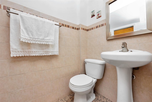 2616 Brown St, Brooklyn, NY 11235 - half bathroom featuring toilet and tile walls