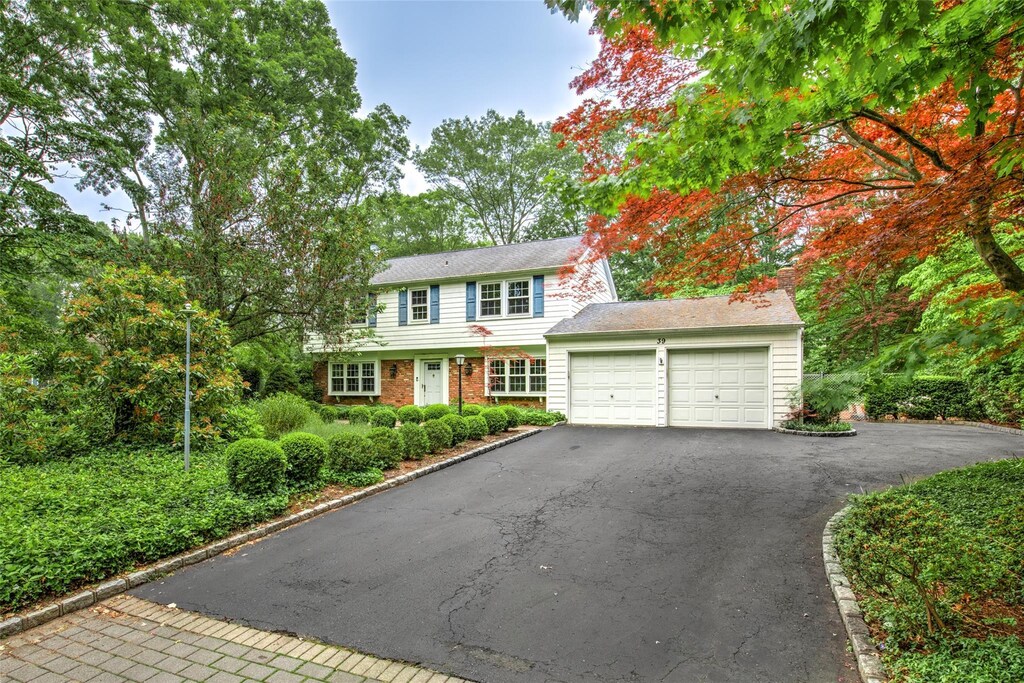 39 Sycamore Cir, Stony Brook, NY 11790 - photo 1