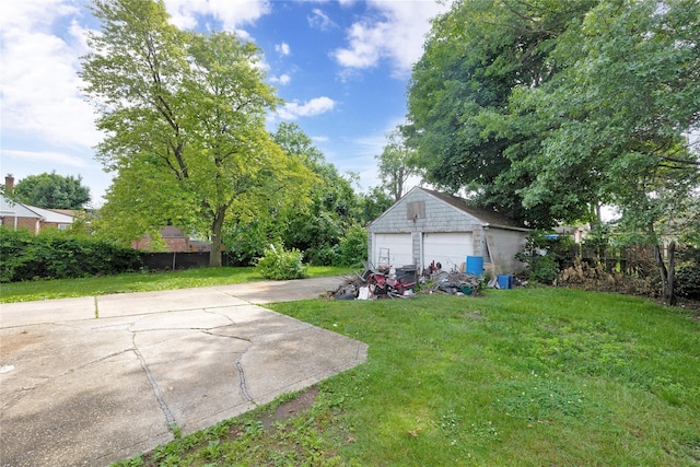 602 Leonard Ave, Uniondale, NY 11553 - view of grassy yard featuring a garage and an outdoor structure