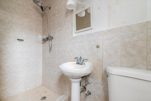 81-29 156th Ave Unit 4, Howard Beach, NY 11414 - full bathroom featuring tiled shower and tile walls