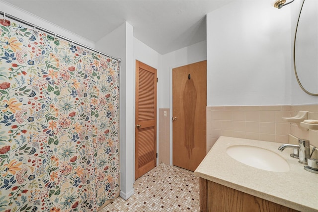 13 Scenic Dr Unit M, Croton-On-Hudson, NY 10520 - full bath with vanity, tile walls, tile patterned floors, curtained shower, and a closet