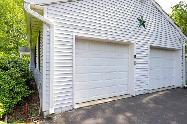 4 Tower Rd, Hopewell Junction, NY 12533 - garage featuring driveway