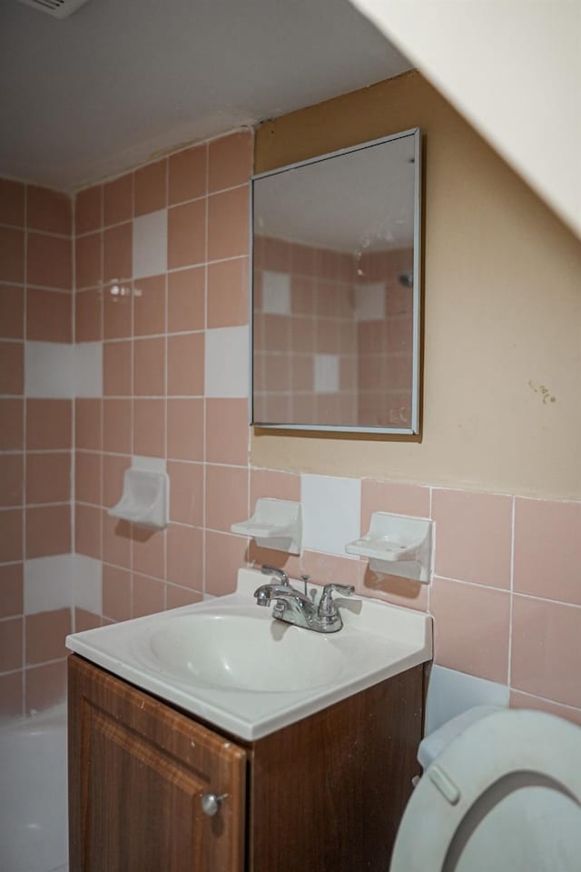 8620 130th St, Richmond Hill, NY 11418 - bathroom with tile walls, vanity, and a tub to relax in