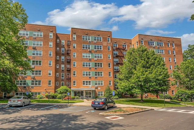 98 Dehaven Dr Unit 1F, Yonkers, NY 10703 - view of apartment building / complex featuring uncovered parking