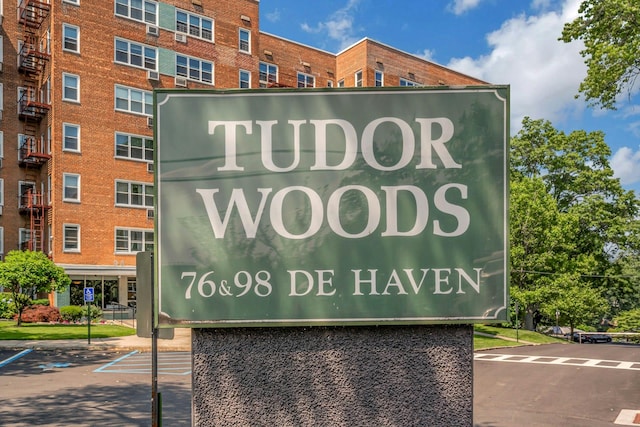 98 Dehaven Dr Unit 1F, Yonkers, NY 10703 - view of community / neighborhood sign