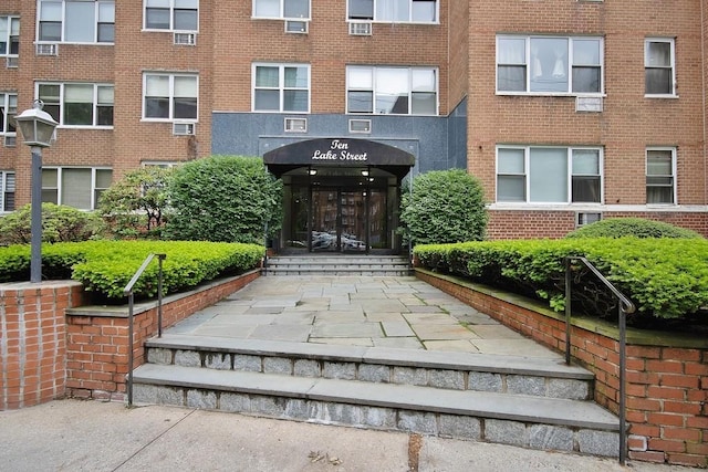 10 Lake St Unit 4E, White Plains, NY 10603 - entrance to property featuring brick siding