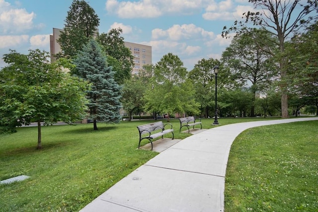 10 Lake St Unit 4E, White Plains, NY 10603 - view of property's community with a yard