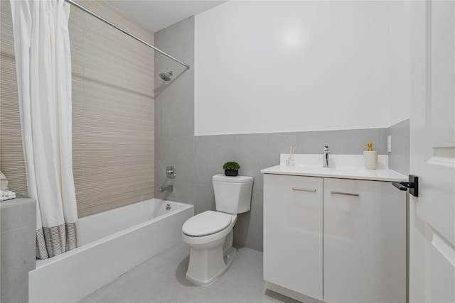 17 Union Rd Unit 108, Spring Valley, NY 10977 - bathroom featuring shower / bathtub combination with curtain, vanity, and tile patterned flooring