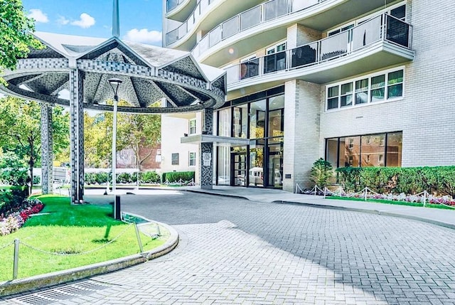 66-36 Yellowstone Blvd Unit 4F, Forest Hills, NY 11375 - surrounding community featuring a yard