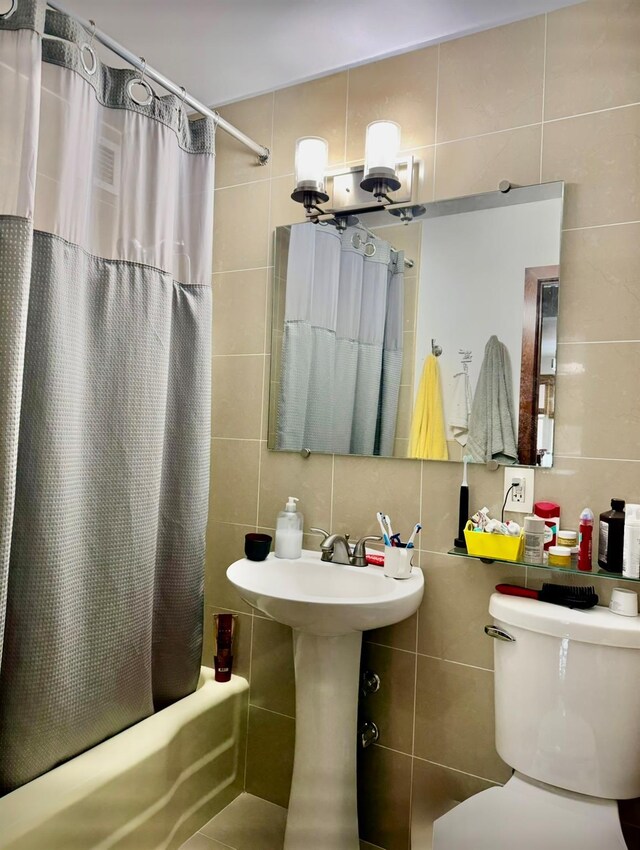 66-36 Yellowstone Blvd Unit 4F, Forest Hills, NY 11375 - full bath with tile walls, shower / bathtub combination with curtain, and tasteful backsplash