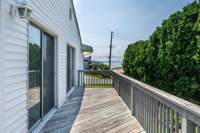 108 Kensington Oval, New Rochelle, NY 10805 - view of wooden deck