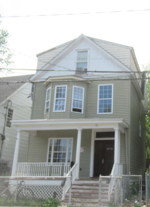 35 Carpenter Ave, Newburgh, NY 12550 - photo 3