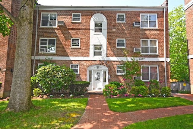 221 Middle Neck Rd Unit I-3, Great Neck, NY 11021 - view of property with brick siding and a front yard