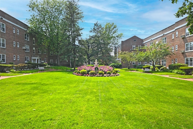 221 Middle Neck Rd Unit I-3, Great Neck, NY 11021 - view of property's community featuring a yard