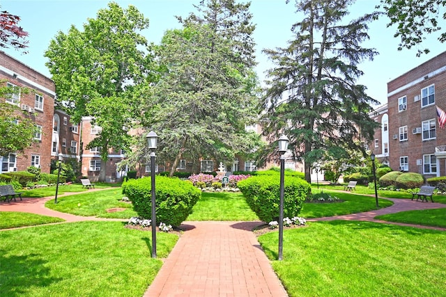 221 Middle Neck Rd Unit I-3, Great Neck, NY 11021 - view of property's community featuring a lawn