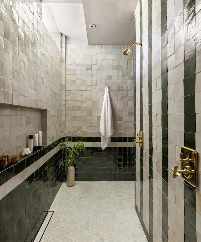 1174 Potter Mountain Rd, Gilboa, NY 12076 - bathroom featuring a tile shower, recessed lighting, and tile walls