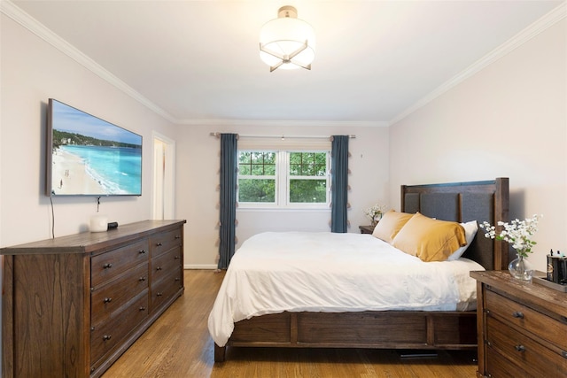 8 Sylvan Ln, Scarsdale, NY 10583 - bedroom featuring wood finished floors and ornamental molding