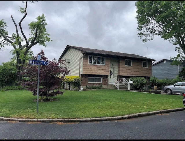 3 Malmac Ct, West Islip, NY 11795 - bi-level home featuring a front lawn