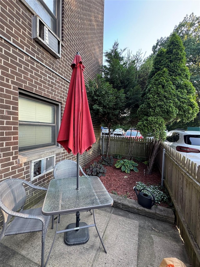 2261 Palmer Ave Unit 1O, New Rochelle, NY 10801 - fenced backyard with a patio area and outdoor dining area