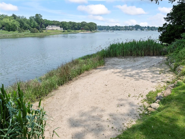8 Pippin Ln, Lloyd Harbor, NY 11743 - water view