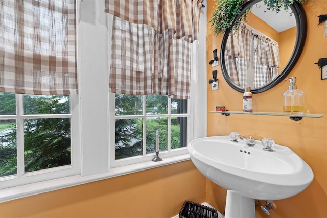 10 Wiltshire St, Bronxville, NY 10708 - bathroom featuring a sink
