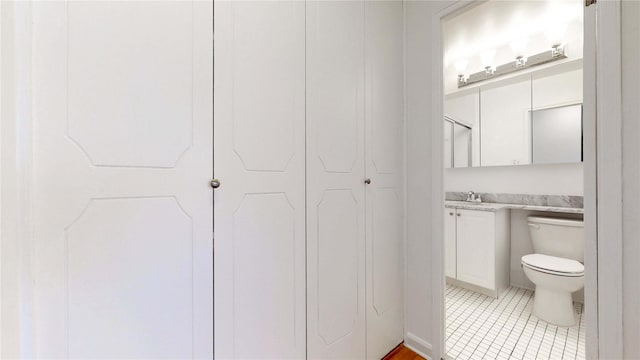 2500 Johnson Ave Unit 4L, Bronx, NY 10463 - bathroom with vanity, tile patterned flooring, and a closet