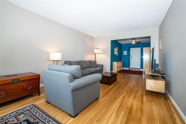 625 Gramatan Ave Unit 6L, Fleetwood, NY 10552 - living area featuring light wood-style floors and a ceiling fan
